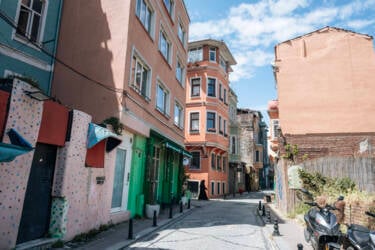 Nikon magazine - Figen Kokol in Istanbul with the DX 16-50mm
